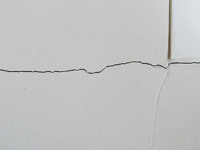 Wall crack repair using GM11 interior acrylic putty
