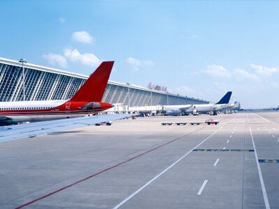 Airport runway quick-drying repair mortar