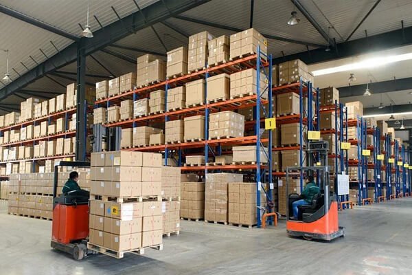 Logistics center warehouse floor project using SL9 self levelling compound