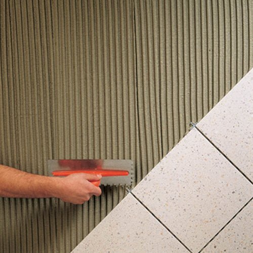 C1TE tile adhesive application on bathroom wall tiles